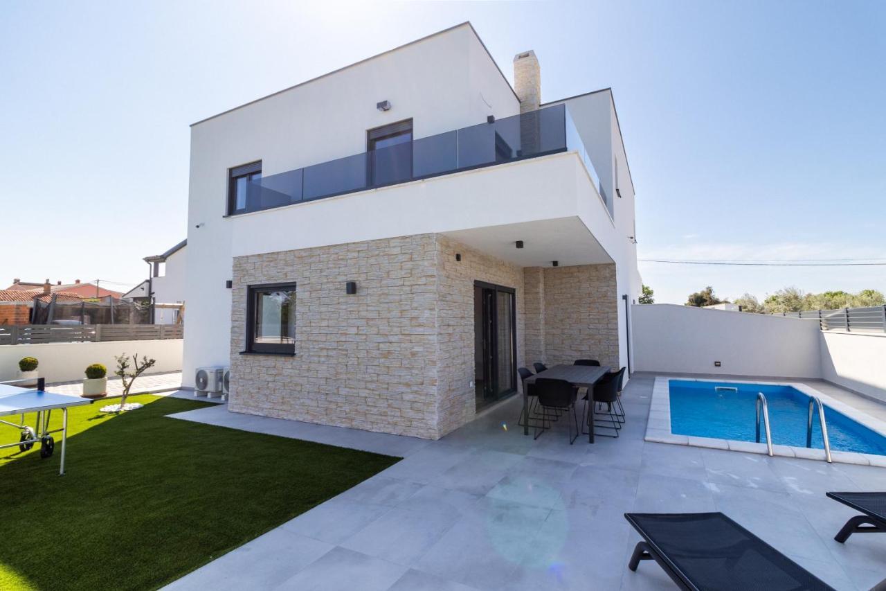Villa Noah Sisan
